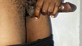 i'm wankin this kenyan big dik on camra, it's so huge