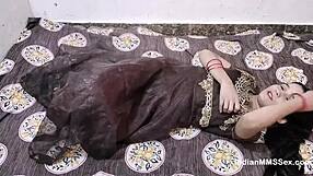 Hubená indická muslimská bhabhi má tvrdý sex s cum a orgasmusem 😍