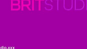 Gadis muda tanggal seragam, goda dengan buttplug, pancut kuat!