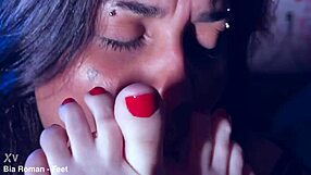 Rotten Venus kilder legende de perfekte fødder på bundne Bia i afslappet session