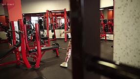 Gym pickup leads to hot sex with queen of ass after pretending to be a photographer.