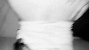 Culona en 4 cojida en el sillón.