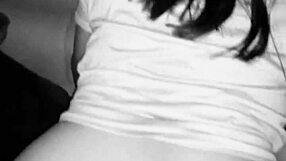 Culona en 4 cojida en el sillón.