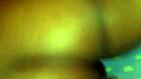 Big butt bubble lady shakes that huge ass!