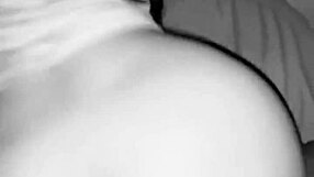 Culona en 4 cojida en el sillón.