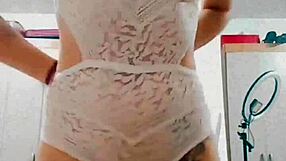 Hot Teen Shows Off In Public!