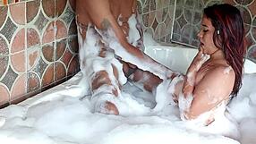 Hvor godt stefaren knuller meg i ræva i jacuzzien