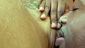 Dei gostoso no pelo minha raba para o neg�o dotado ele n�o aguento e gozou dentro