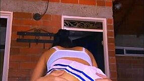 Maria zice: Colega mea de cameră e atât de strâmtă