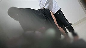 Muçulmana de hijab de quatro pro médico foder no estilo cachorrinho