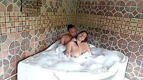 Hvor godt stefaren knuller meg i ræva i jacuzzien