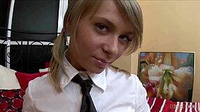 فتاة 18+ تتناول الفيتامينات ثم حمولة لبن ساخنة