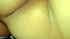 Amiga recibe una follada dura mientras viene su novio