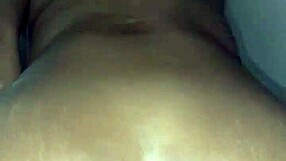 Gledam, kako kugarska babica jaha pošastni kurac