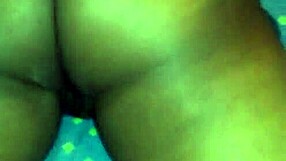 Big butt bubble lady shakes that huge ass!