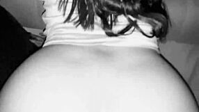 Culona en 4 cojida en el sillón.