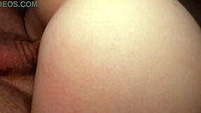 Namorada dedilha buceta até gozar