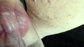 Pumpkul med stora tuttar och kurvig kropp