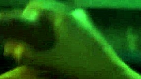 Amatör solo runk leder till exploderande hemmagjord cumshot intensivt nöje