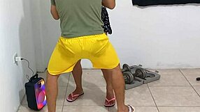 Me Follo A Mi Madrastra Mientras Me Visitaba En El Gimnacio