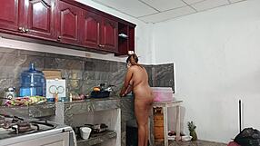 I watchin my friend's sister preparin the dinner, it looks very tasty an homemade
