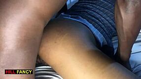 Gadis seksi 18+ nikmatin doggy style tampar pantat BBW amatir kamar tampar tetek