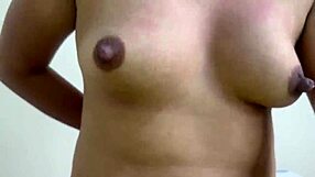 madrastra de tetas pequeñas follando con su hijastro en morboso sexo real casero amateur