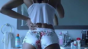 Quick blowjob and cum in mouth before massage