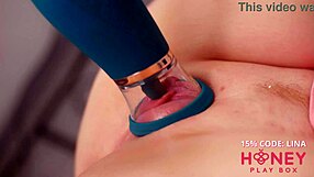 Clit Licker Mimics Real Tongue on Pussy