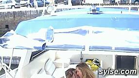 exhib entre copines et depucelage dun jeune dans le train