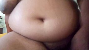 crente safada da bunda grande arrombando o cuzinho com plug anal