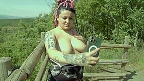 Me Follo A Una Influencer Frente Al Mirador