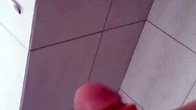 i enjoy a relaxing bathroom session with friends