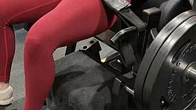 Milf gym leven met enorme kont en tieten in leggings