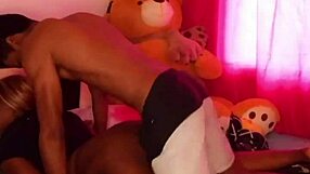 sorprendo a mi hermanastra en su cuarto y follamos apacionadamente