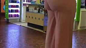 Mature milf shows off her big ass in this raw scene