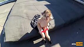 Pelacur Rusia Dientot Keras di Atap