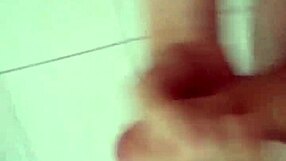 i enjoy a relaxing bathroom session with friends