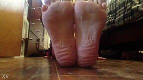 Aniytta's Live Teasing Session