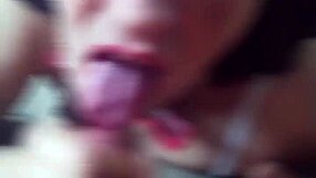 gostosa magrinha do cabelo curto tirou leitinho do moreno in exhibitionist flashing