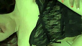 ella prefiere el sexo anal porque su chochito es muy estrecho