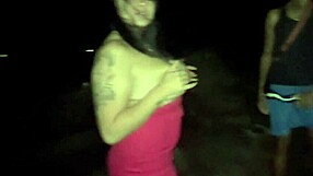 Eu e meus amigos botamos a putinha para dar para geral no arpoador de copacabana