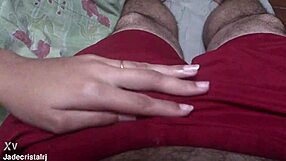 Manžel odíde do práce kamoš príde na orál s manželkou v domácom close-up