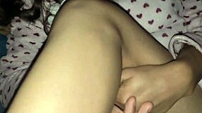 ¿Qué Edad Tiene Pequeña Es Seducida Por El Amigo De Su Padre Mientras Están Solos En Casa Real Y Casero