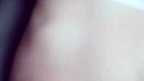 gostosa magrinha do cabelo curto tirou leitinho do moreno in exhibitionist flashing