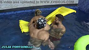 festinha na piscina com dois safados
