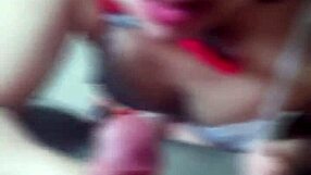 gostosa magrinha do cabelo curto tirou leitinho do moreno in exhibitionist flashing