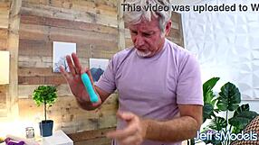 Pregnant BBW Sasha Syren Receives Detailed Massage and Sexual Rubdown