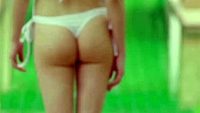 Drobná kráska Hilary C hovorí, pozeraj, ako odhaľujem svoje prirodzené telo po strippovačke