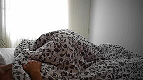 الزوجة الهواة اللطيفة توقظ زوجها بمص وتركب لحد ما تجيب